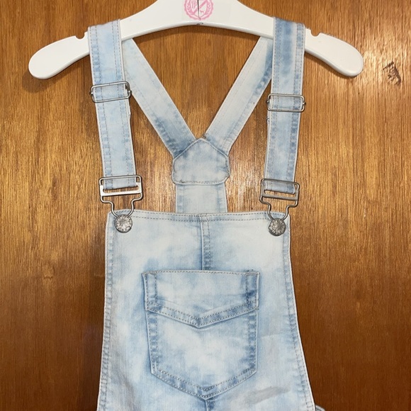 •BLUE SPICE•DENIM ACID WASH OVERALLS SHORTS SIZE 3 EUC - Picture 4 of 9